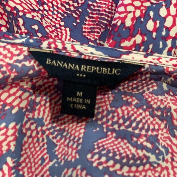 Banana Republic Printed wrap Top Size Medium - Picture 6 of 8